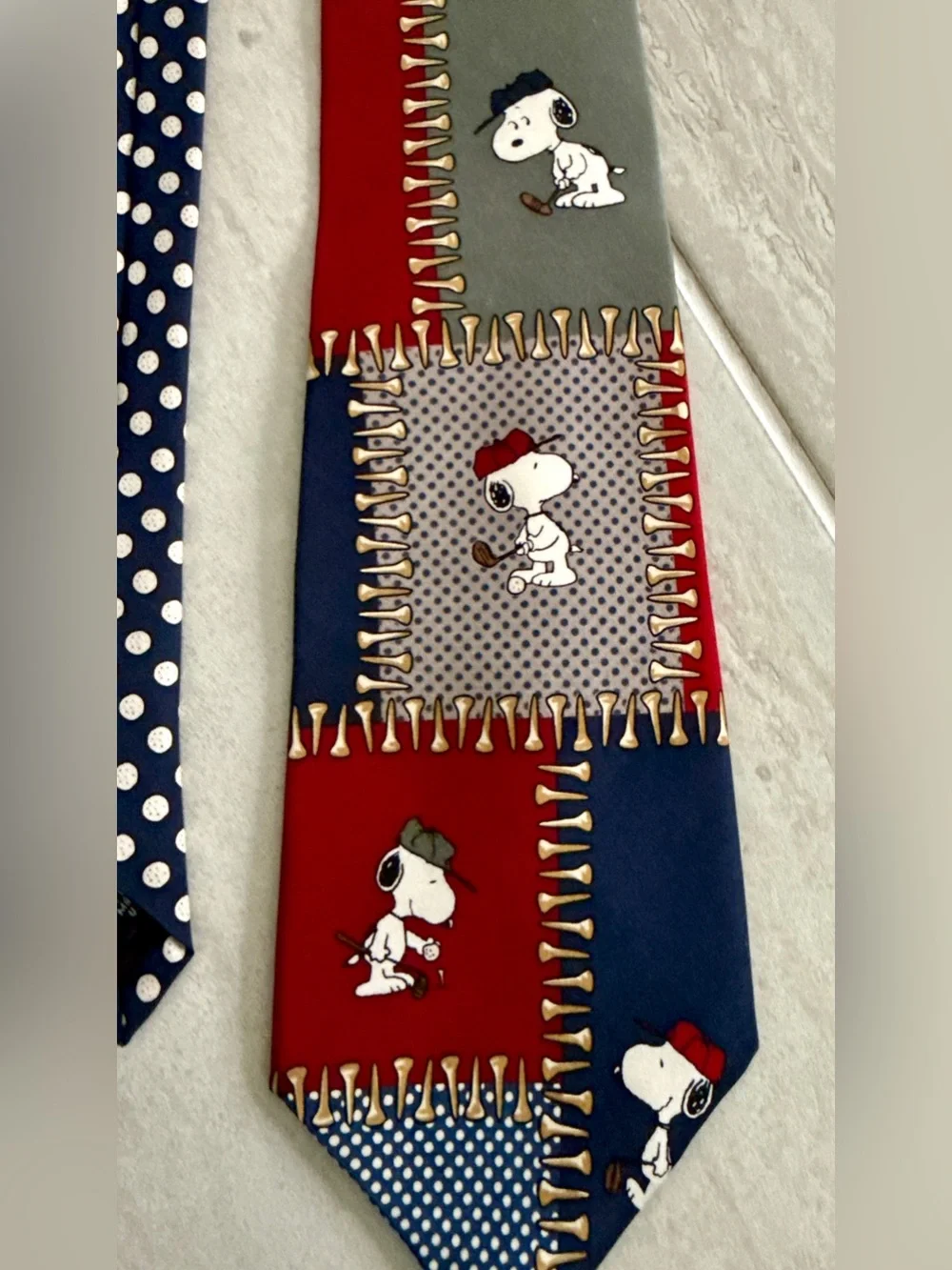 Peanuts Snoopy Golf Golfing 100% Silk Tie 3 3/4
